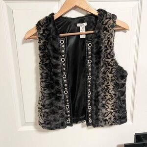 Cache animal print Faux Fur Leather Trim Open Front Rhinestone Grommet Vest